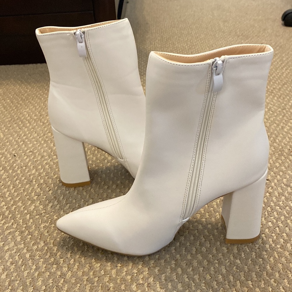 White boots - Picture 3 of 3